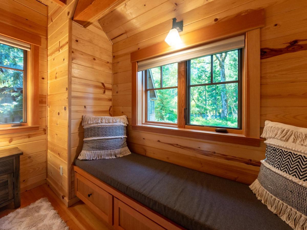 On The River Wooded Bliss Cabin Near Loloma McKenzie Bridge Extérieur photo