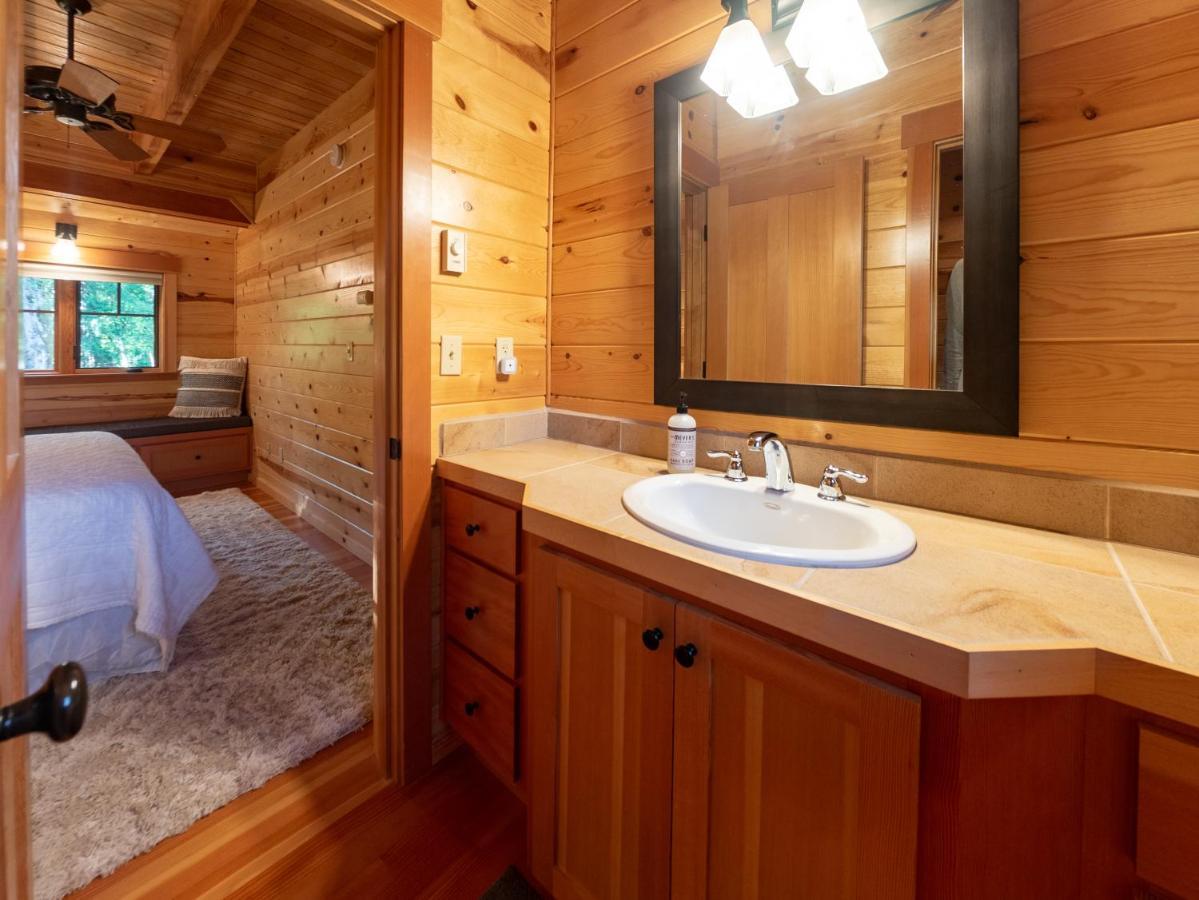 On The River Wooded Bliss Cabin Near Loloma McKenzie Bridge Extérieur photo