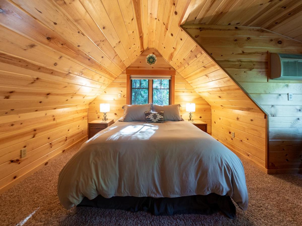 On The River Wooded Bliss Cabin Near Loloma McKenzie Bridge Extérieur photo